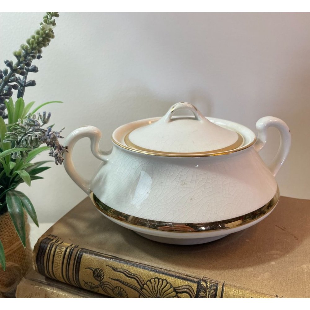 Vintage Homer Laughlin EMPRESS Covered Sugar Bowl
